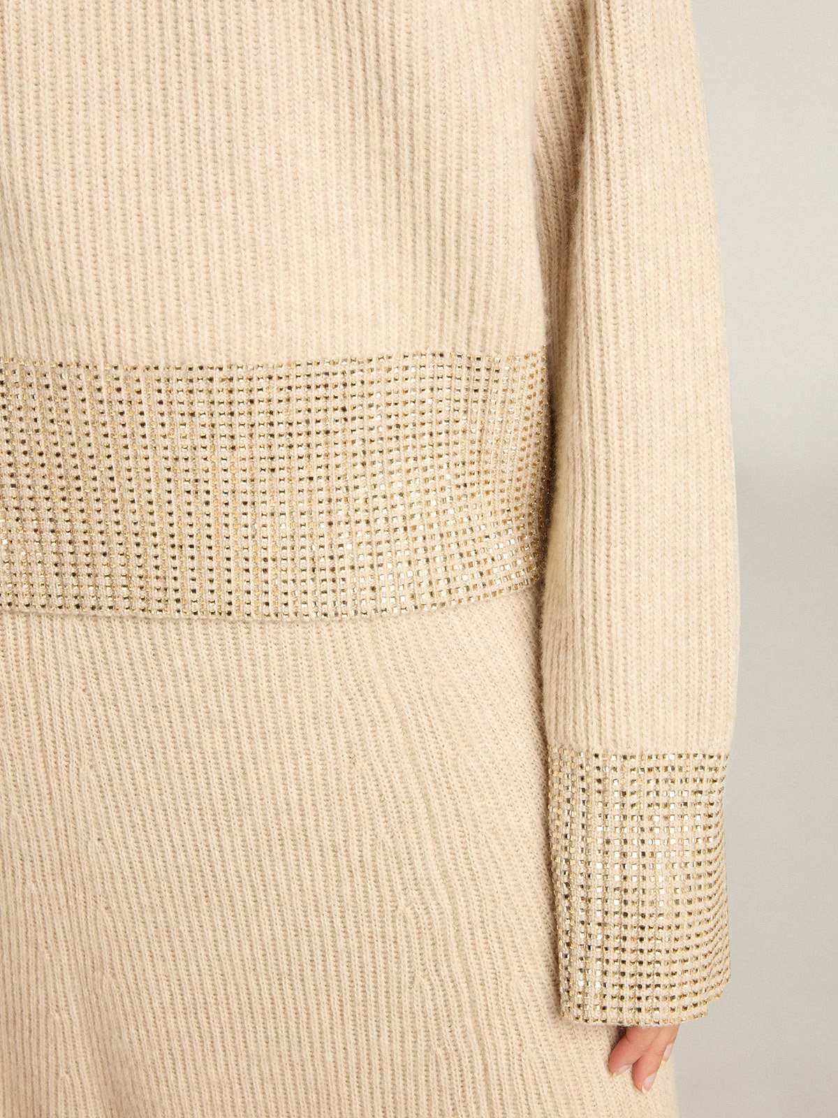 Women's boxy sweater in wool with hotfix crystal decoration
