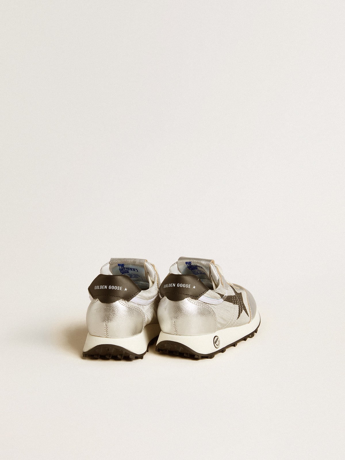 Junior Marathon in silver nylon with black star and leather heel tab