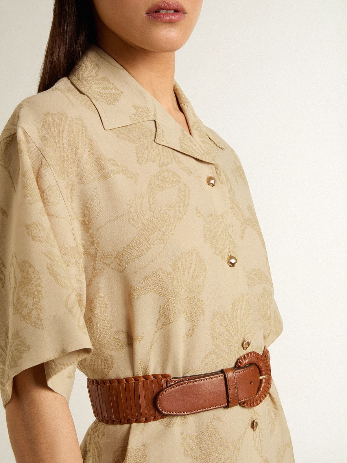 Women's short-sleeved shirt dress in beige floral jacquard
