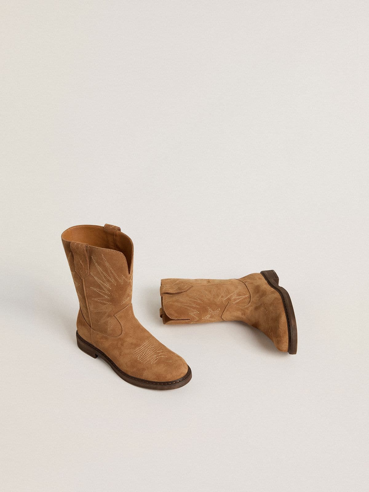 Wish Teen boots in camel suede with star embroidery
