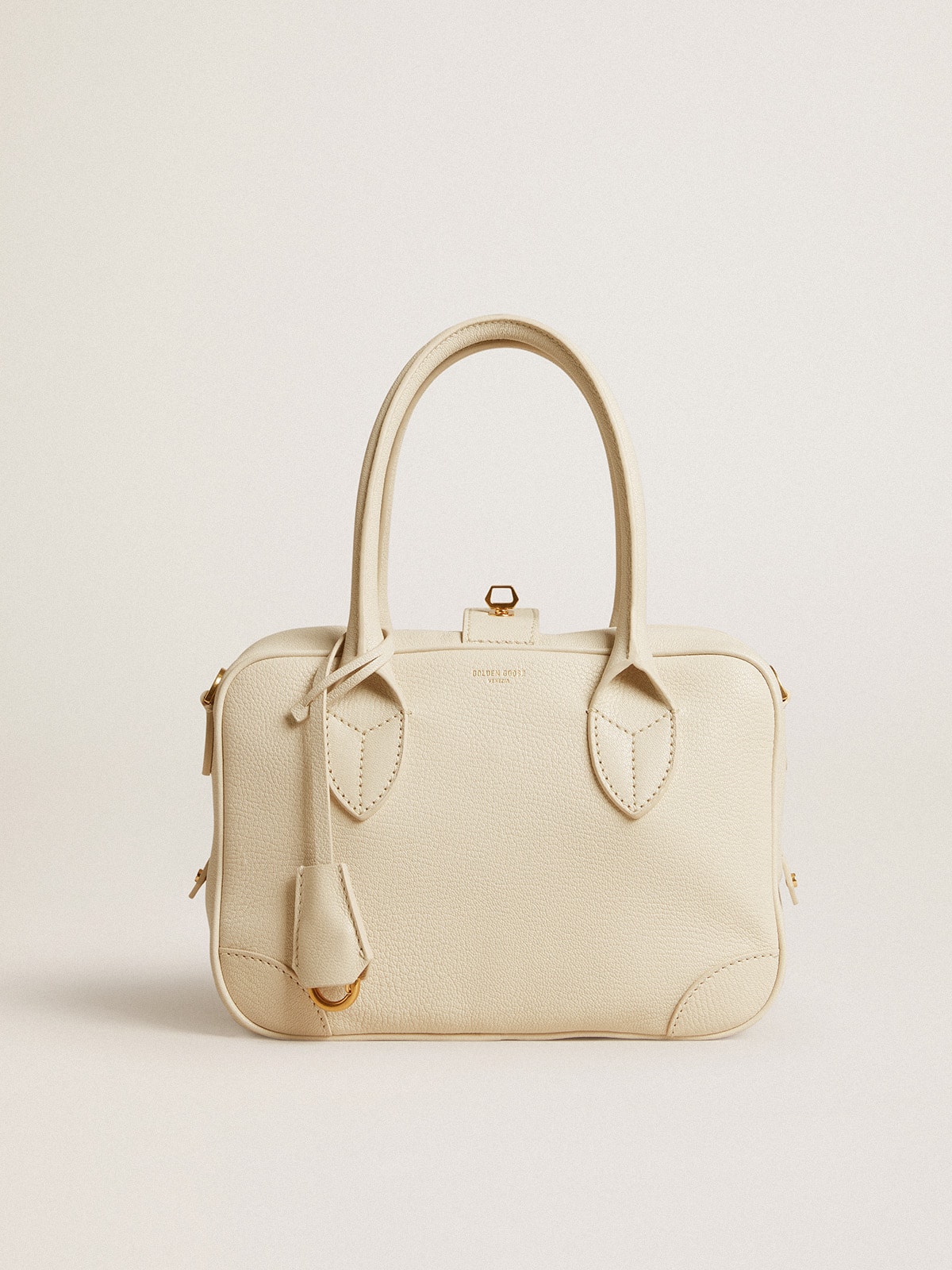 Vita Bag in butter-colored  leather with gold details
