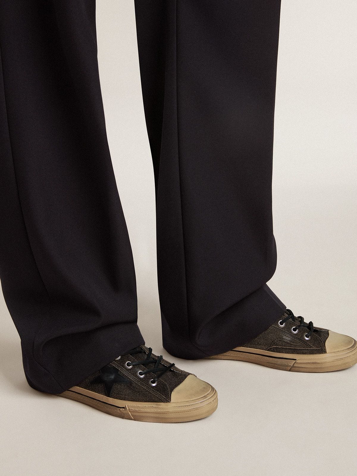 Men’s V-Star in black suede with black leather star