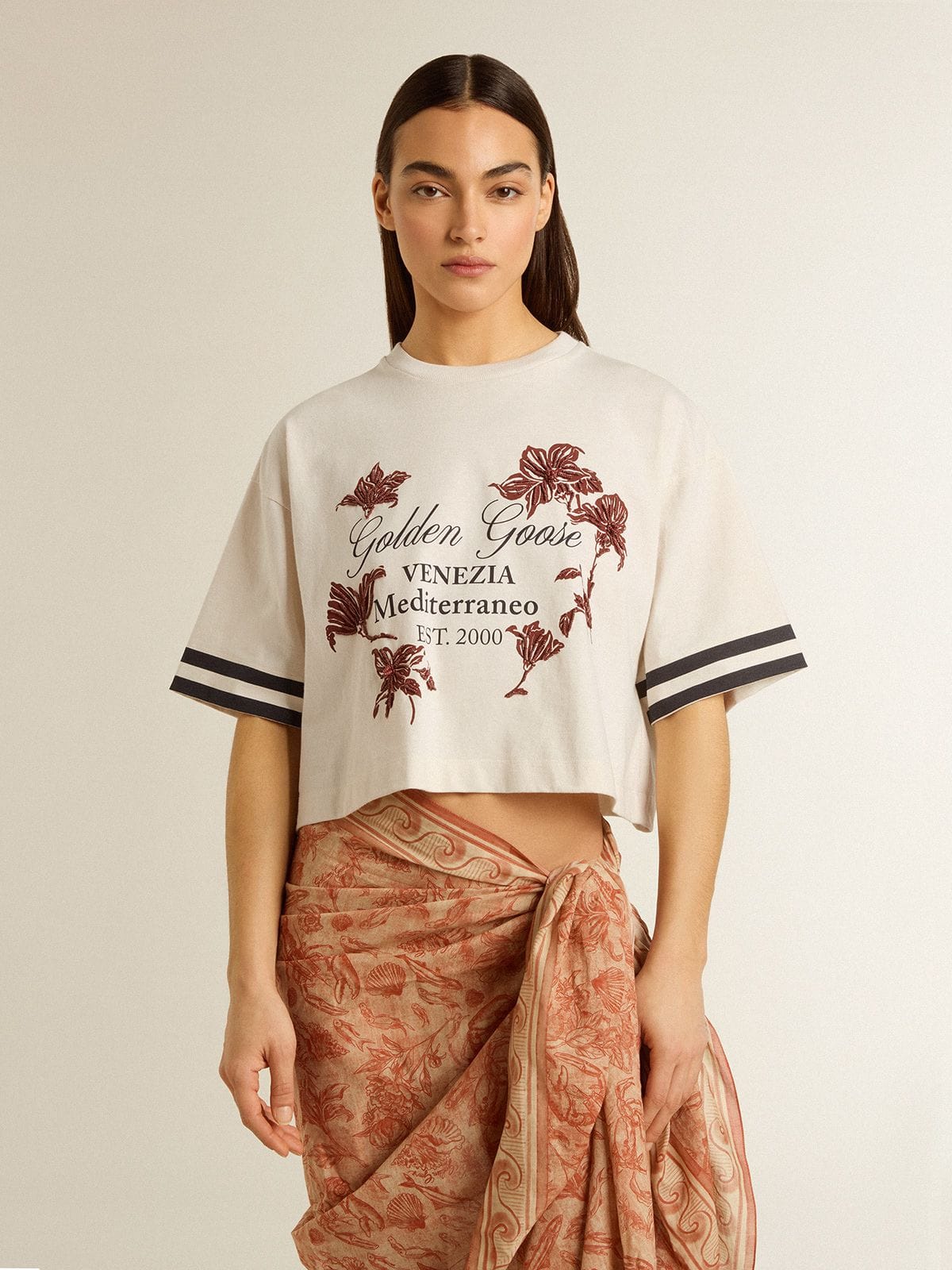 Women's oversized short T-shirt in white jersey with embroidery and