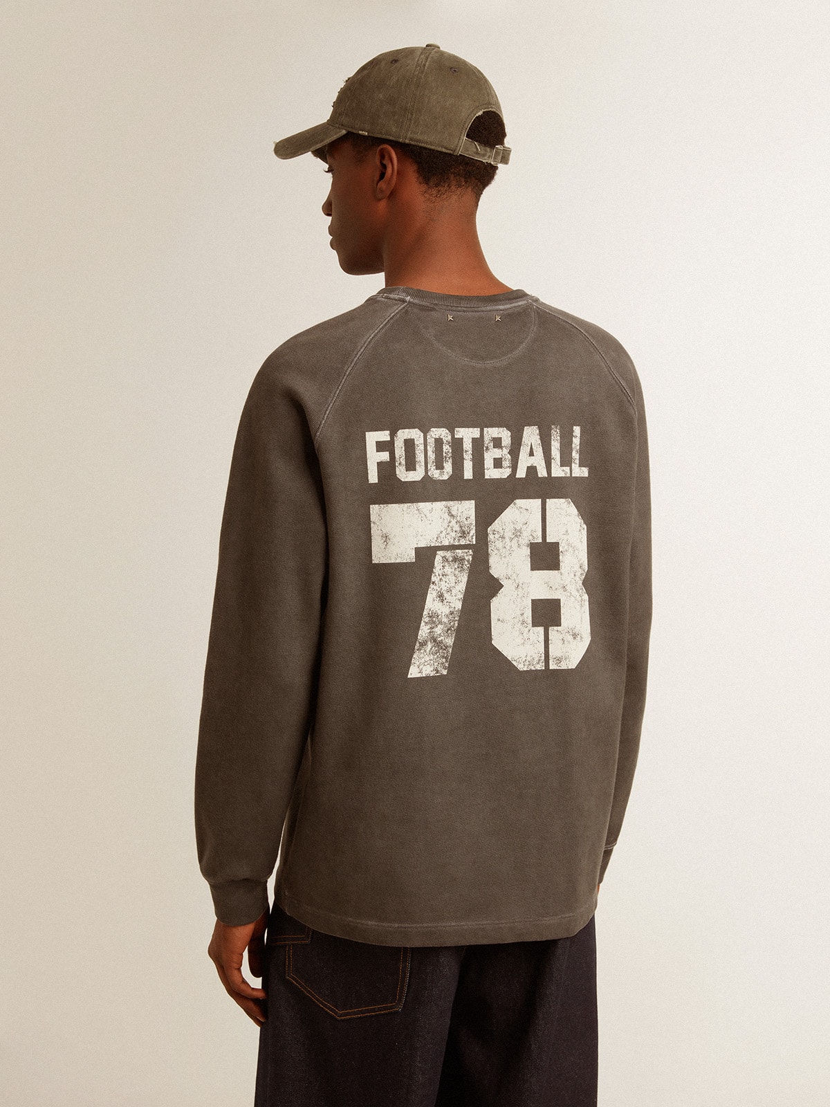 Men's long-sleeved T-shirt in anthracite gray cotton with logo on the back
