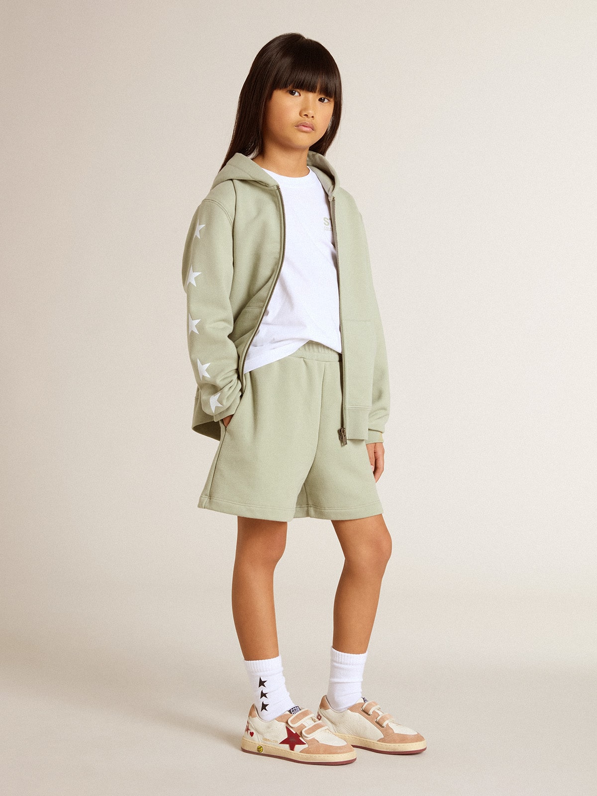 Light green sweatshirt with zip fastening