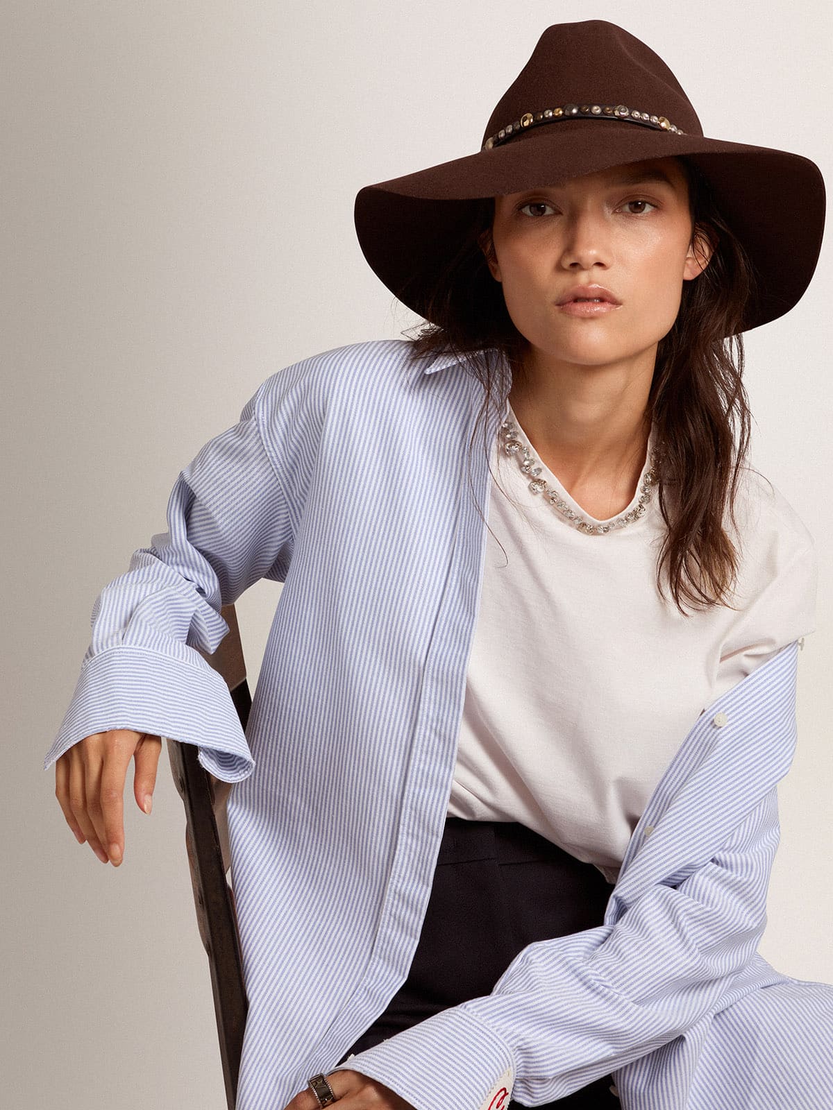 Coffee-brown hat with studded leather strap