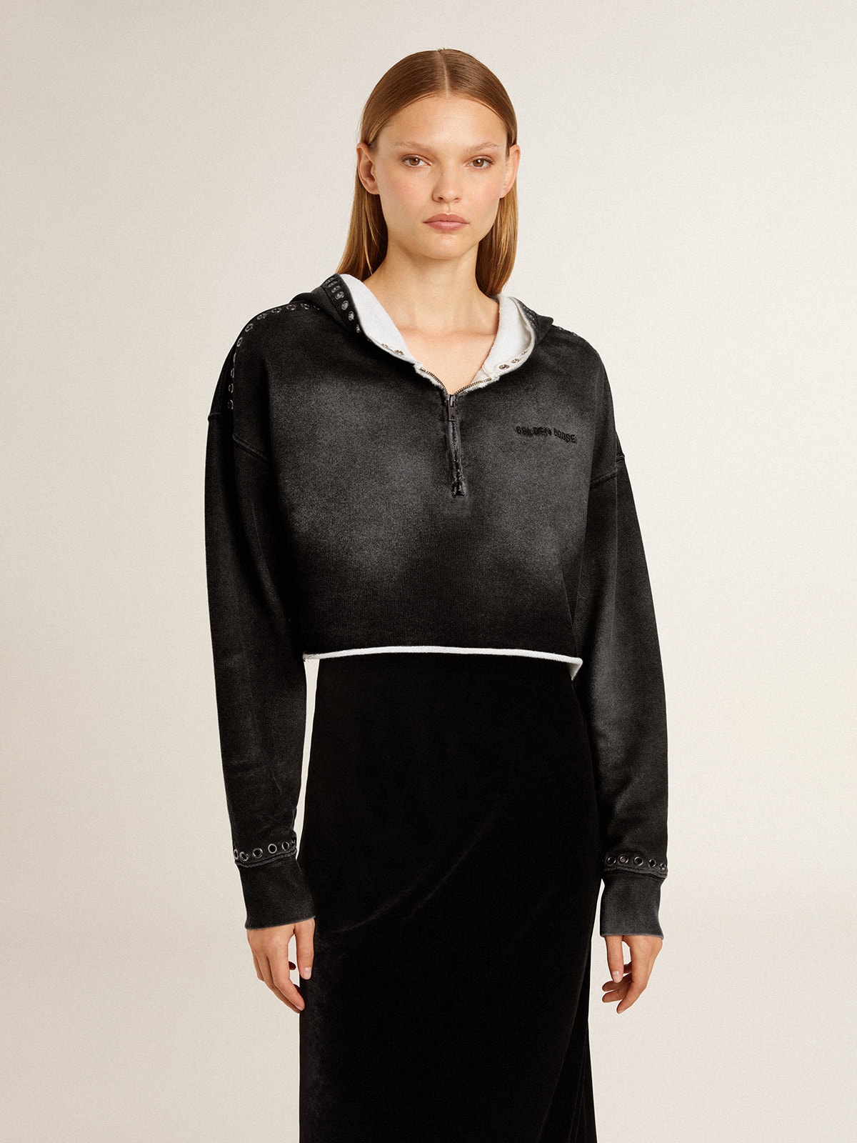 Gray cropped sweatshirt with a lived-in effect