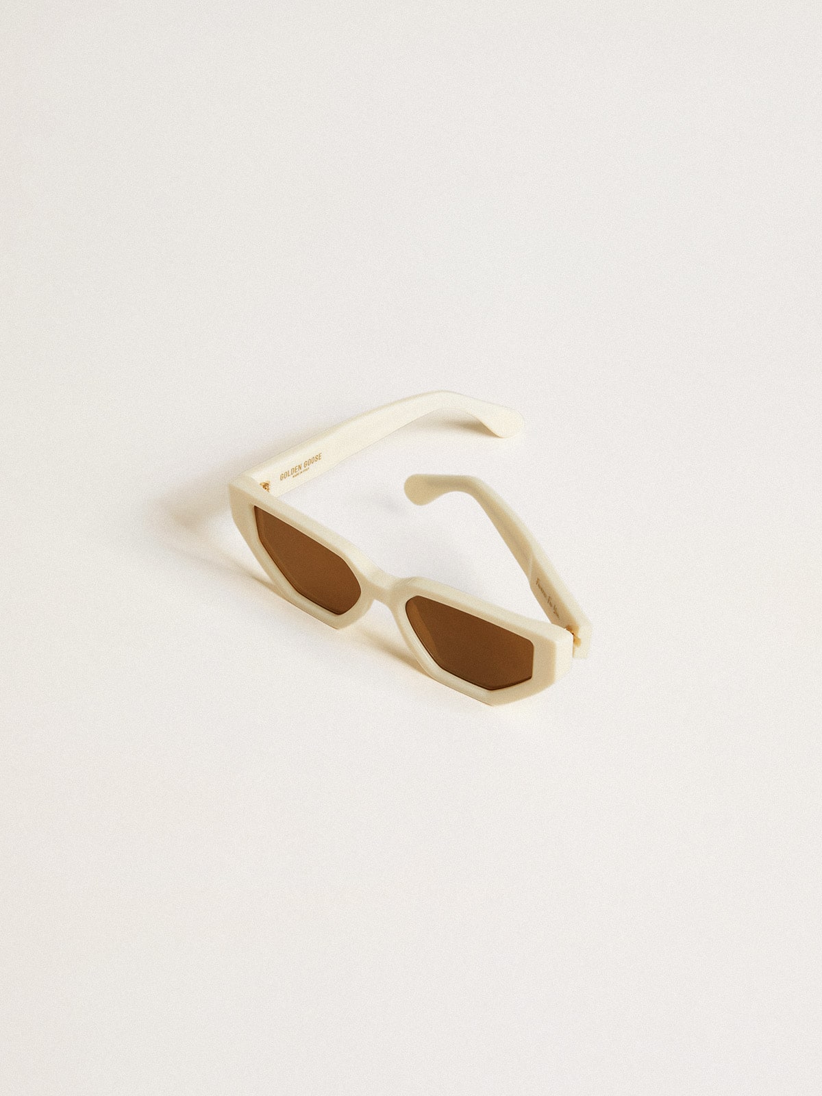 Rectangular-style sunglasses with beige frame