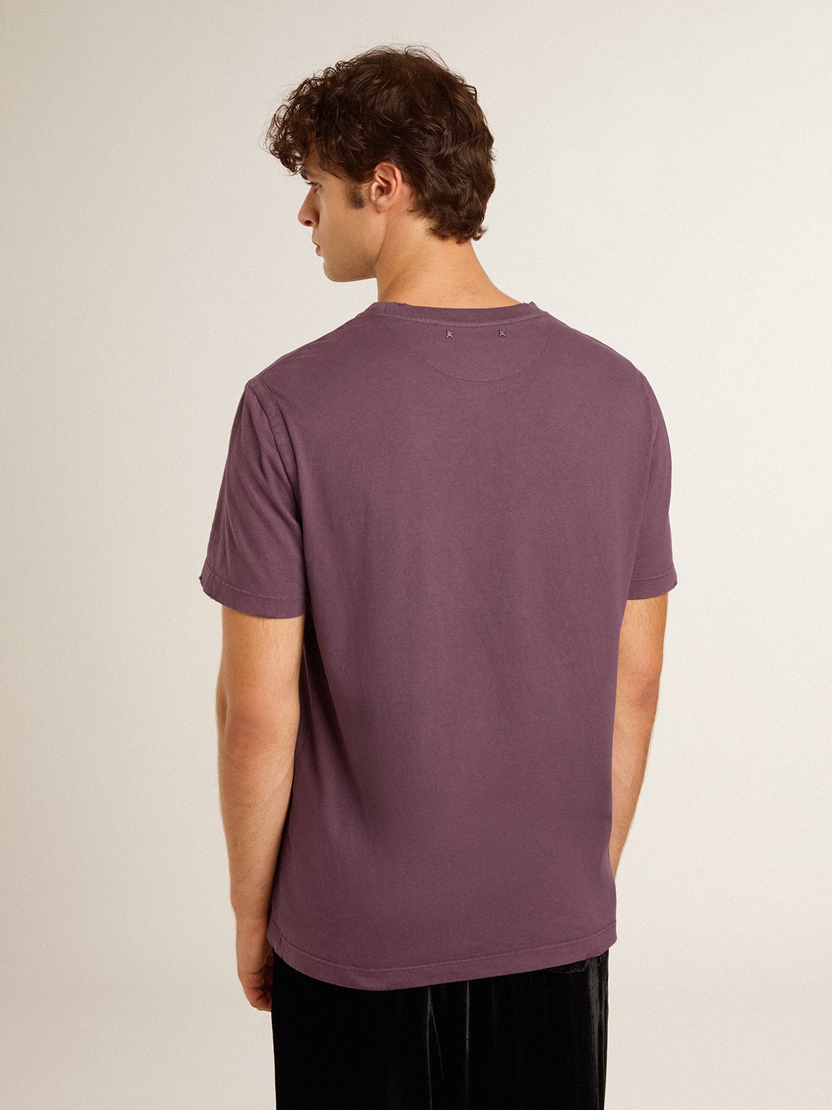 Men’s cotton T-shirt in worn purple with logo print