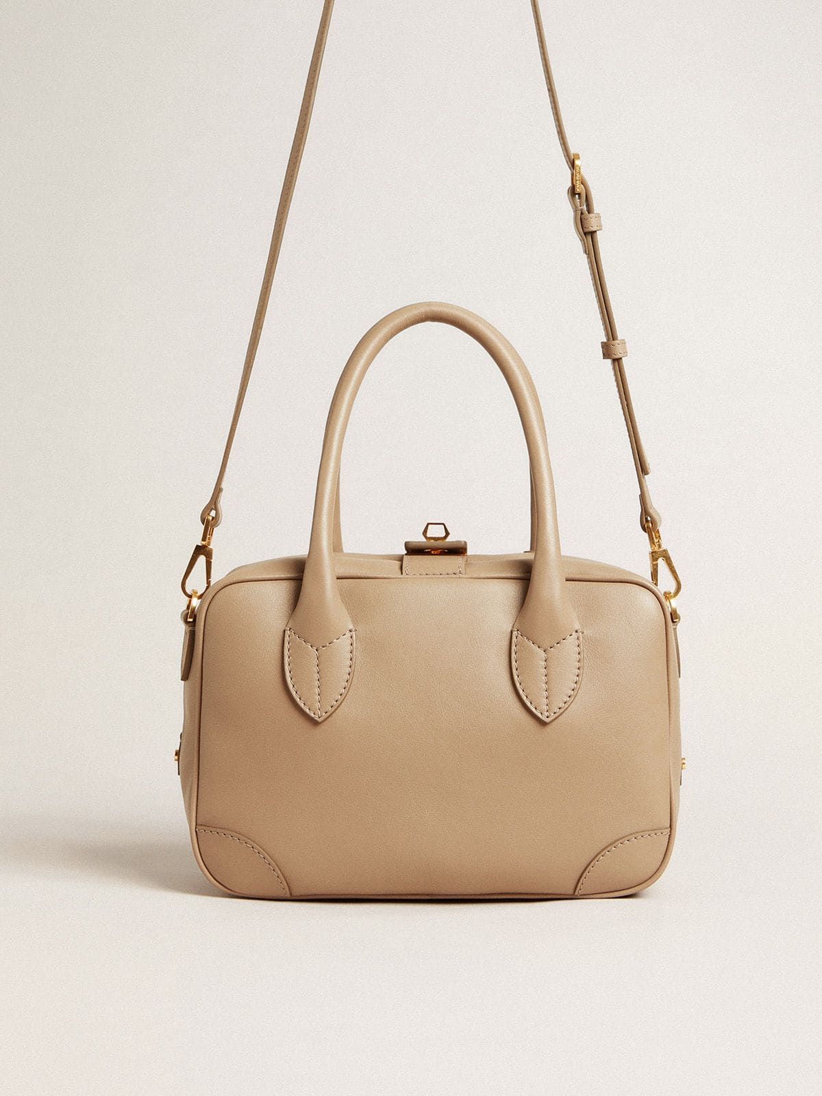 Vita Bag in taupe leather with gold details