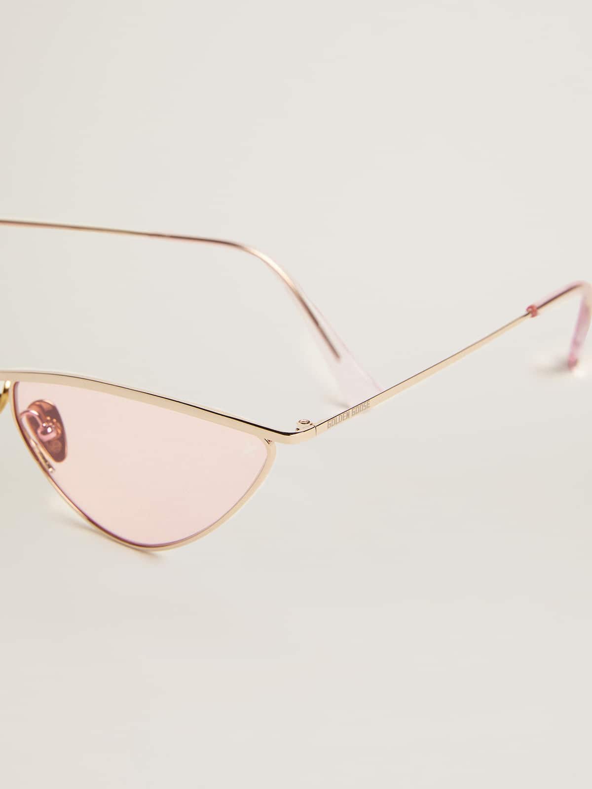 Sunframe cat-eye style with pink frame and lenses