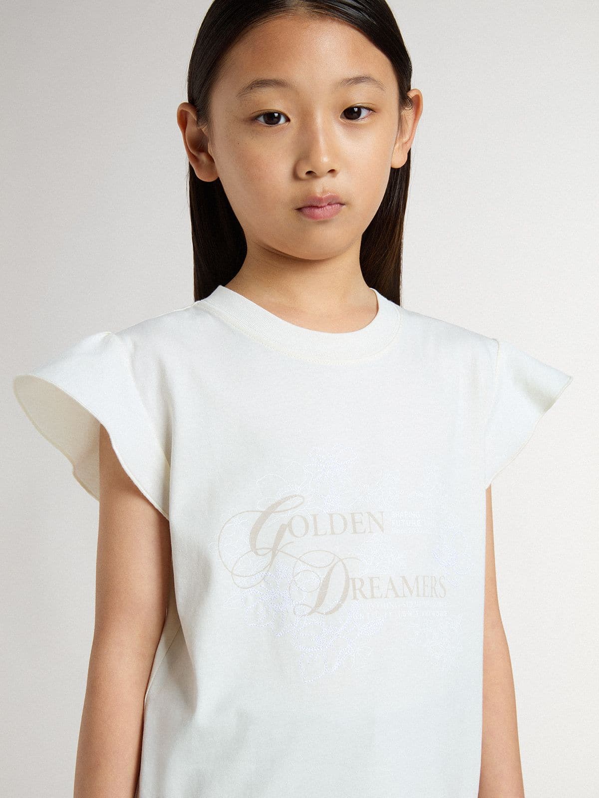 Girls' T-shirt with ruffled sleeves with lettering and embroidery
