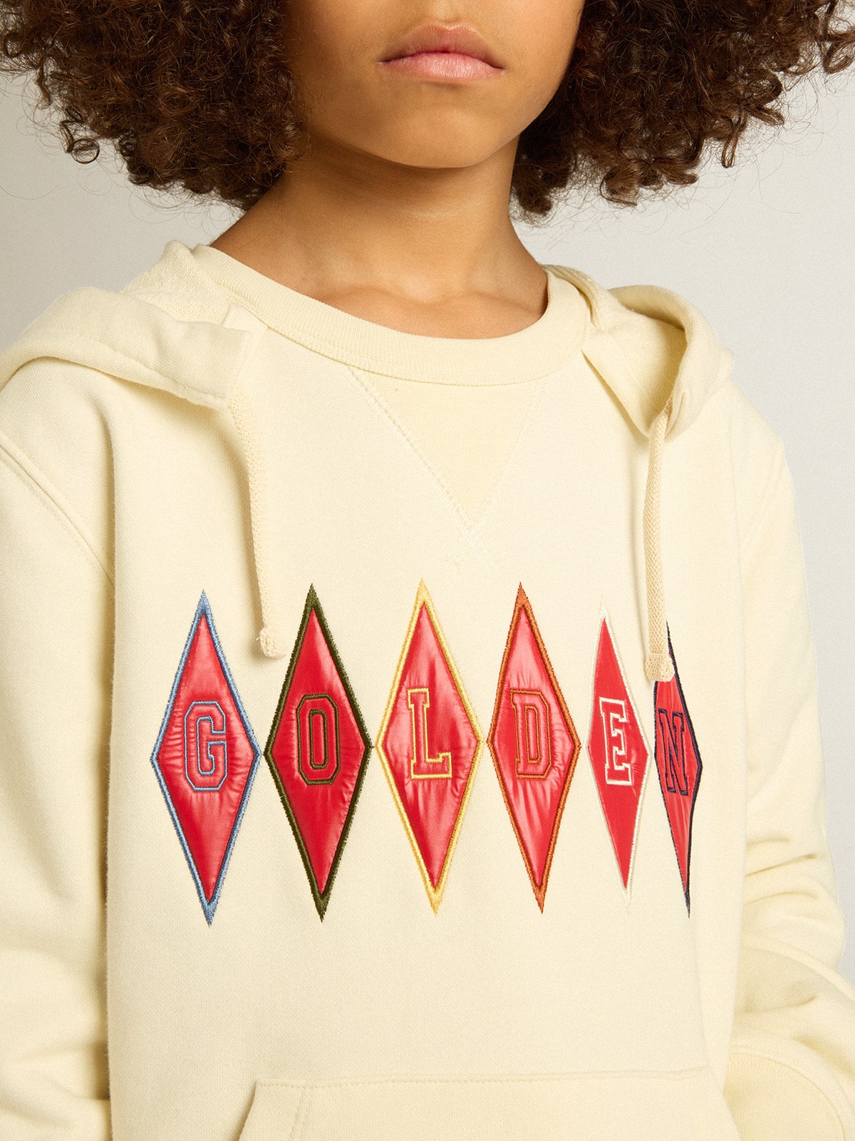 Hooded sweatshirt in worn white with Golden embroidery on the front