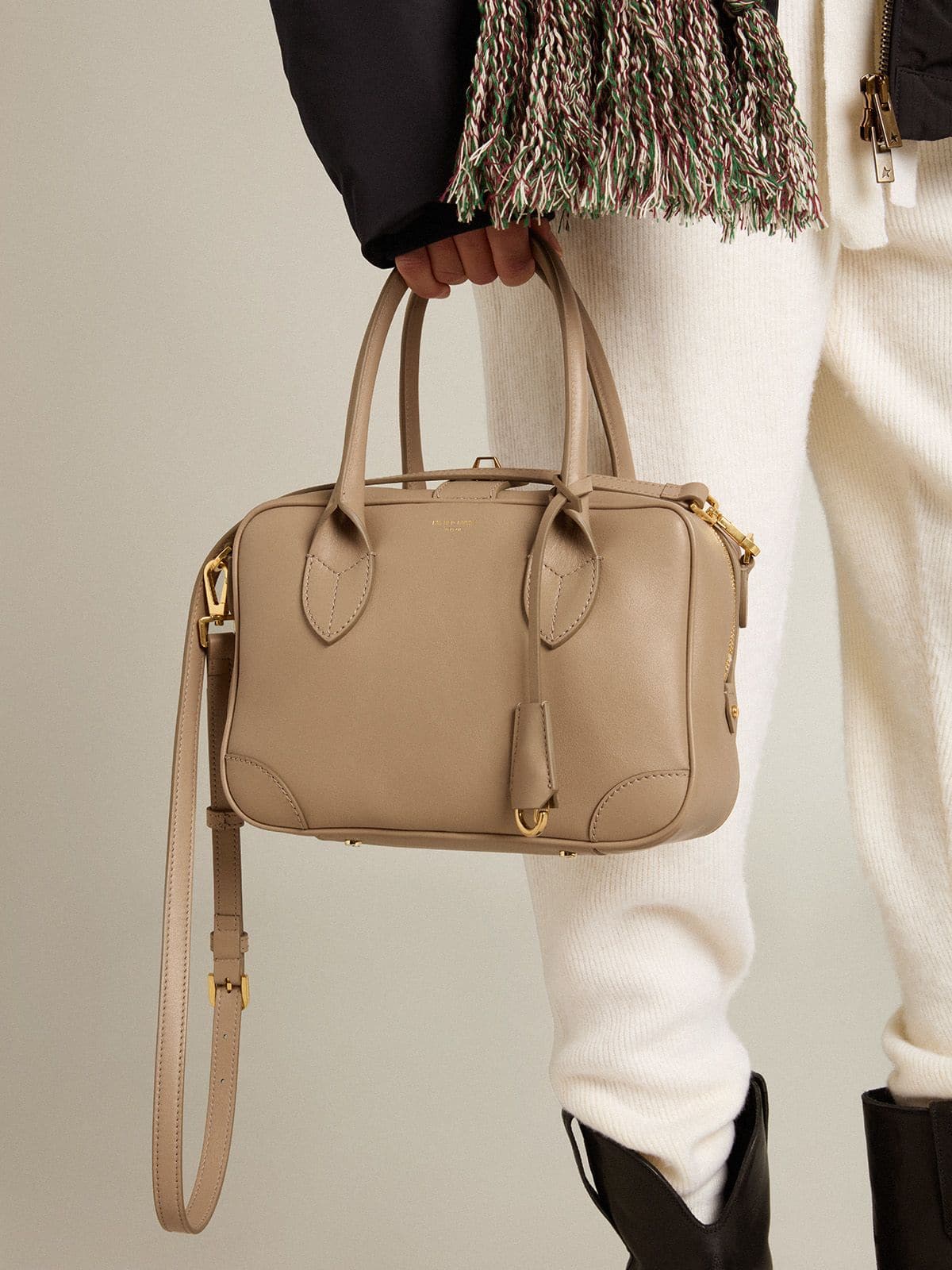 Vita Bag in taupe leather with gold details
