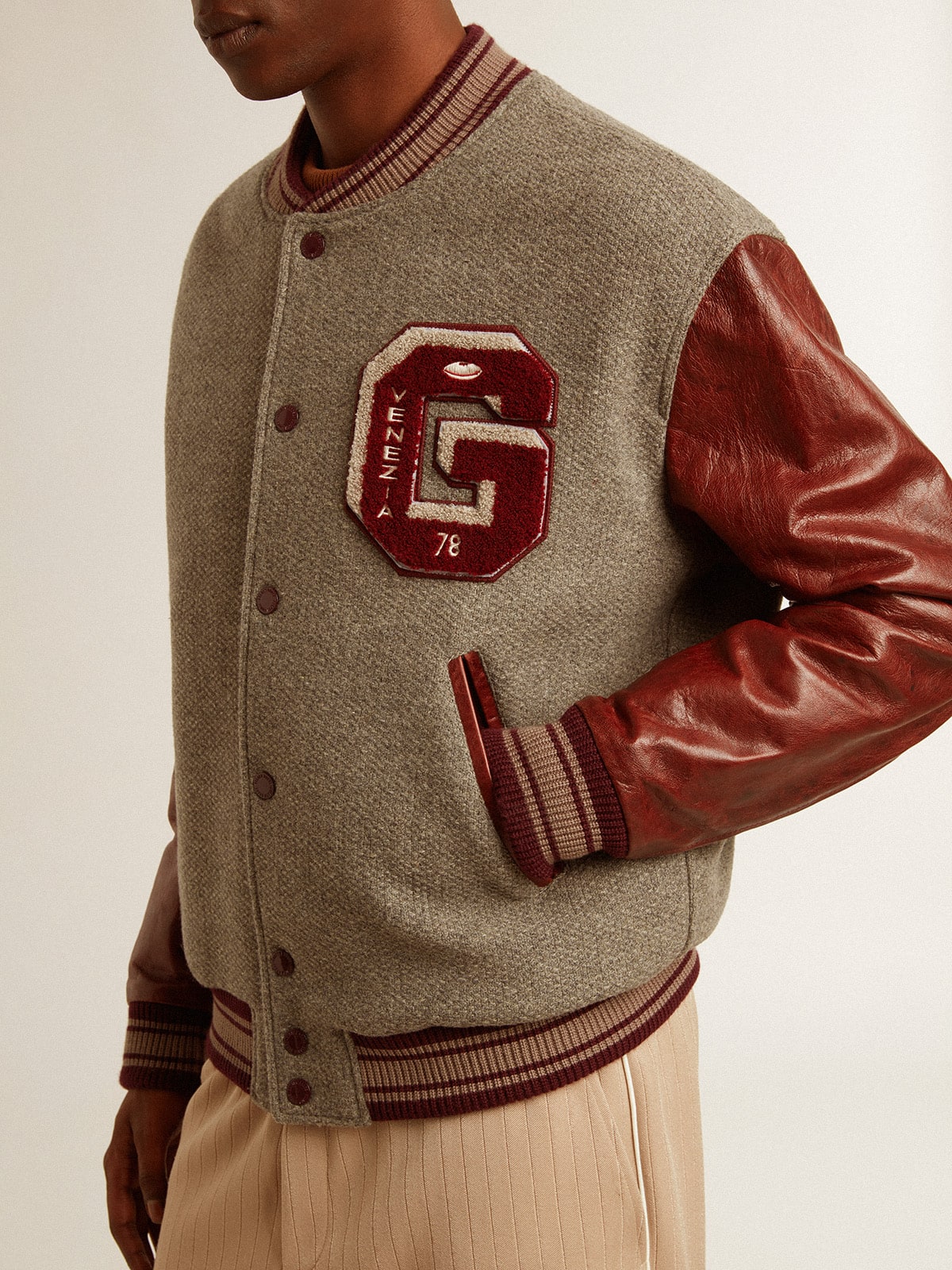 Bomber jacket in gray melange wool with leather sleeves