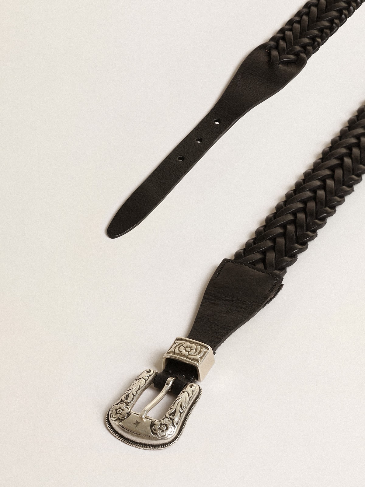 Belt in black braided leather with silver color buckle