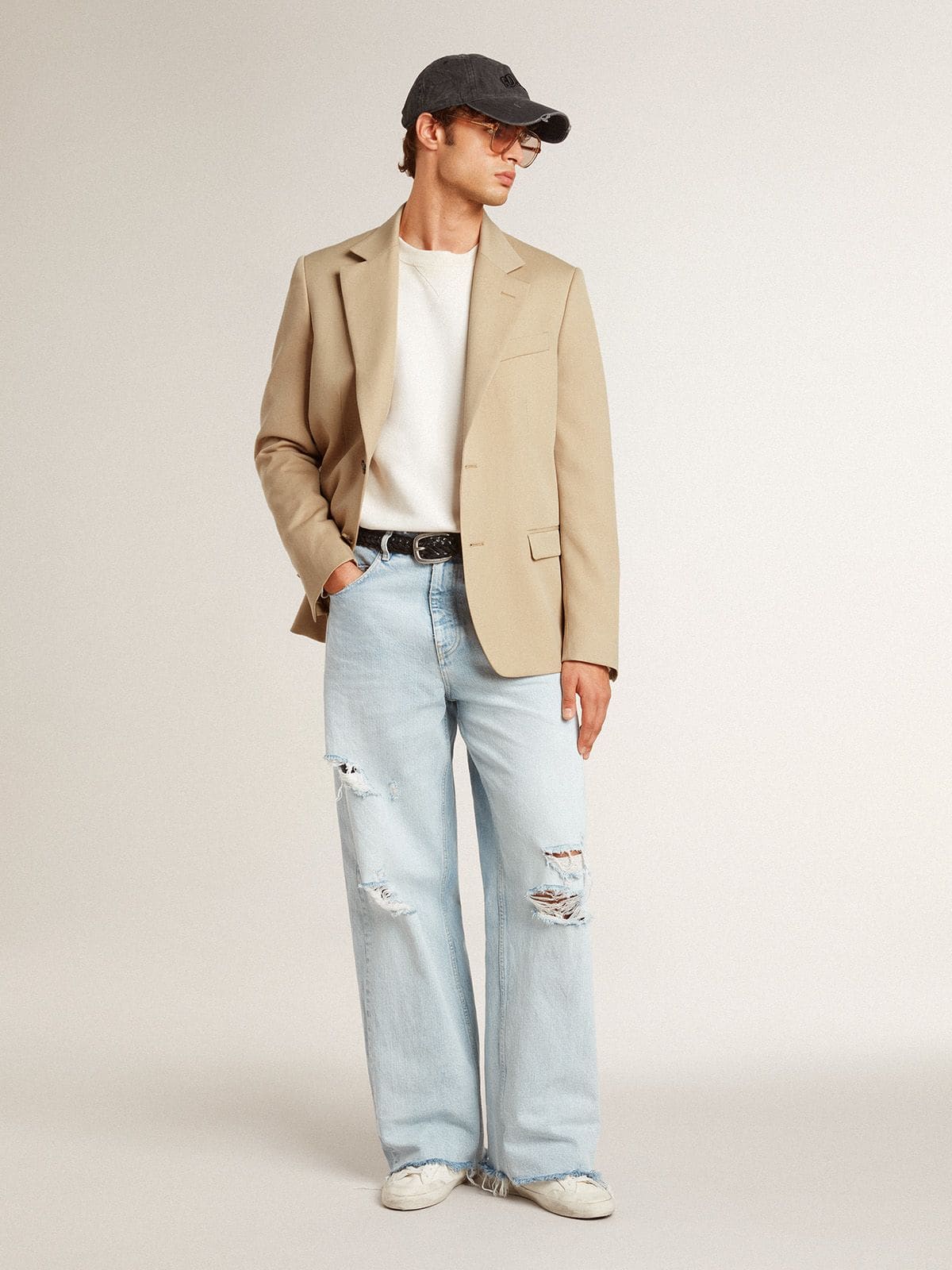 Single-breasted blazer in sand with horn buttons