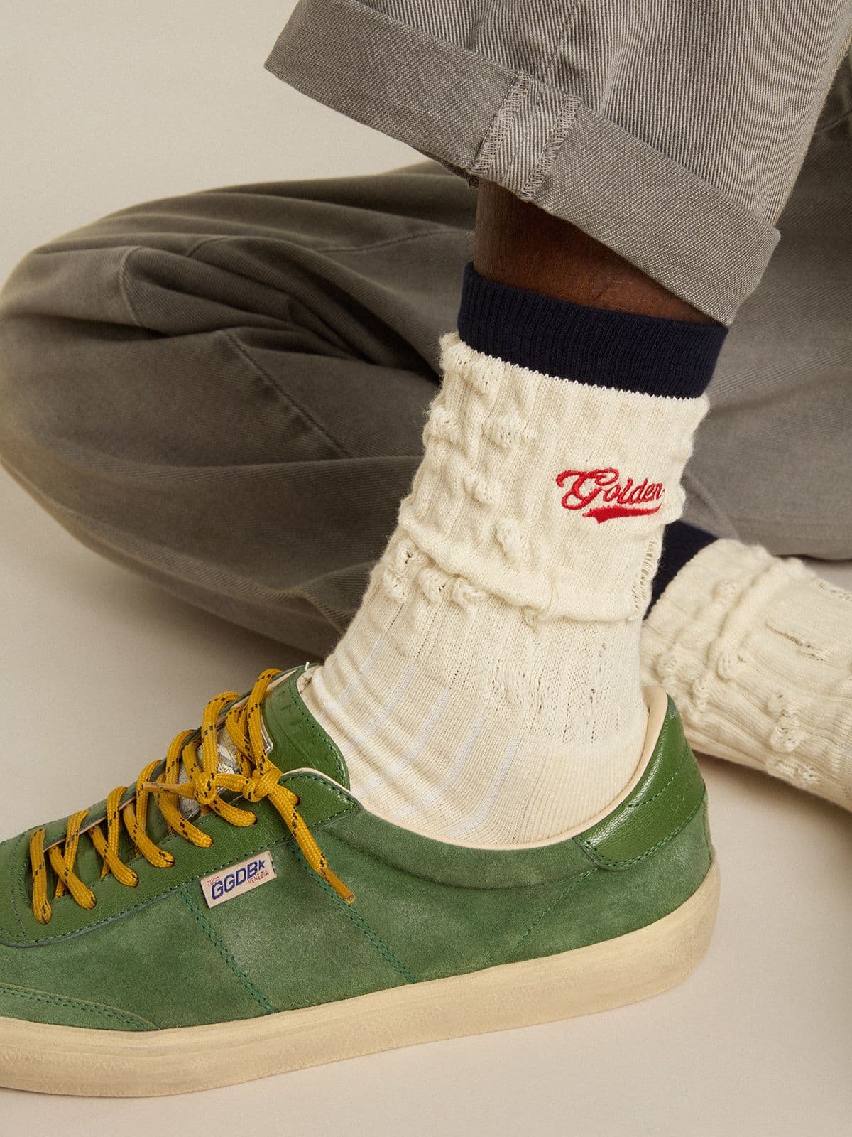 Cream ribbed socks with navy blue details and red logo