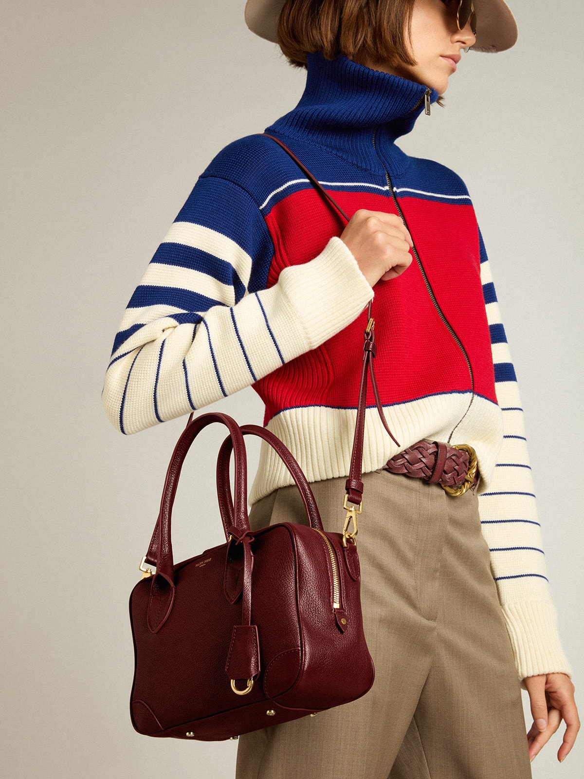 Vita Bag in burgundy leather with gold details