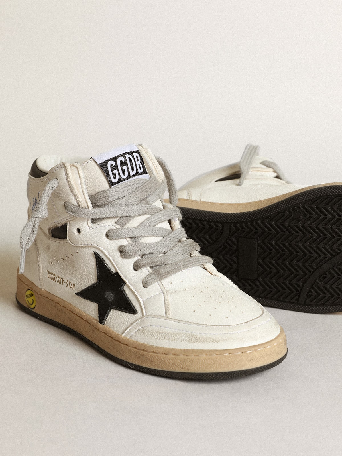 Young Sky-Star in white nappa with black star and heel tab