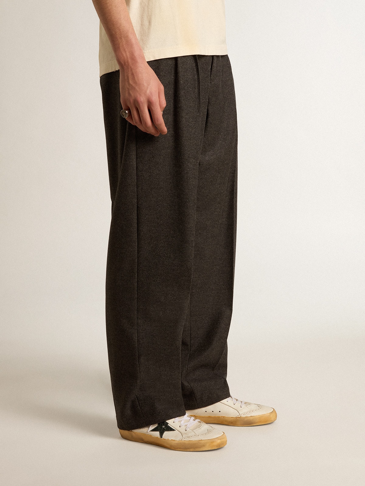 Mid Star with green metallic leather star and white flash