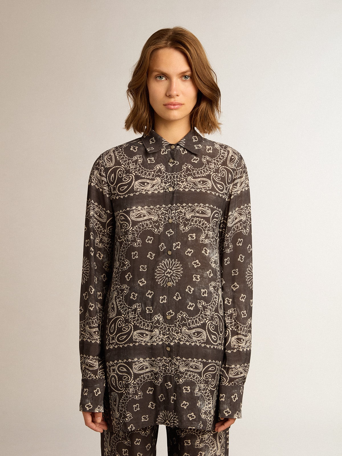 Pajama shirt in anthracite gray with paisley print