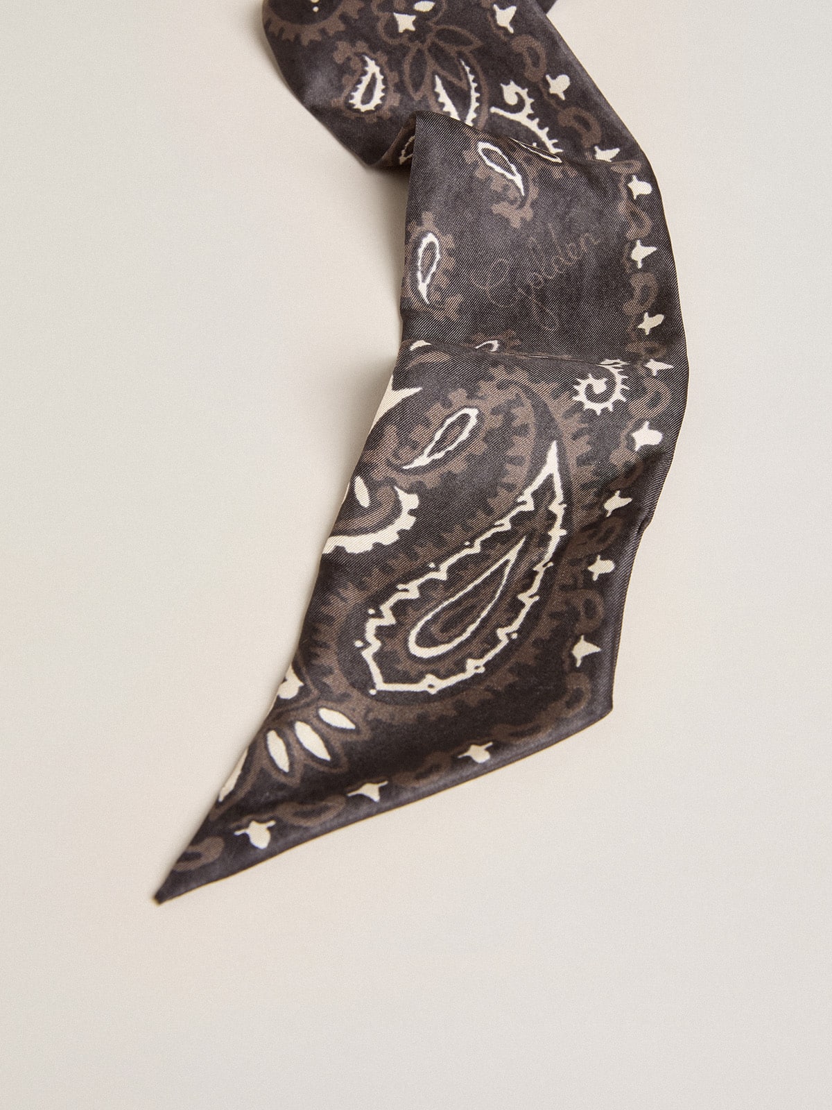 Ribbon in black silk twill with paisley pattern