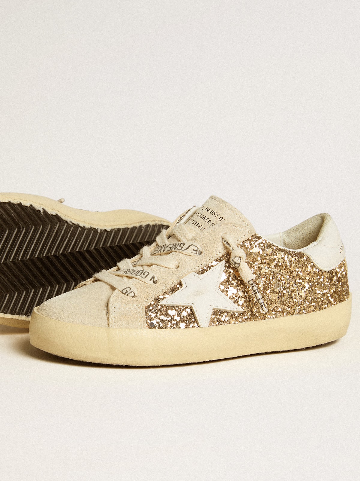 Super-Star Young in gold glitter with white leather star and heel tab