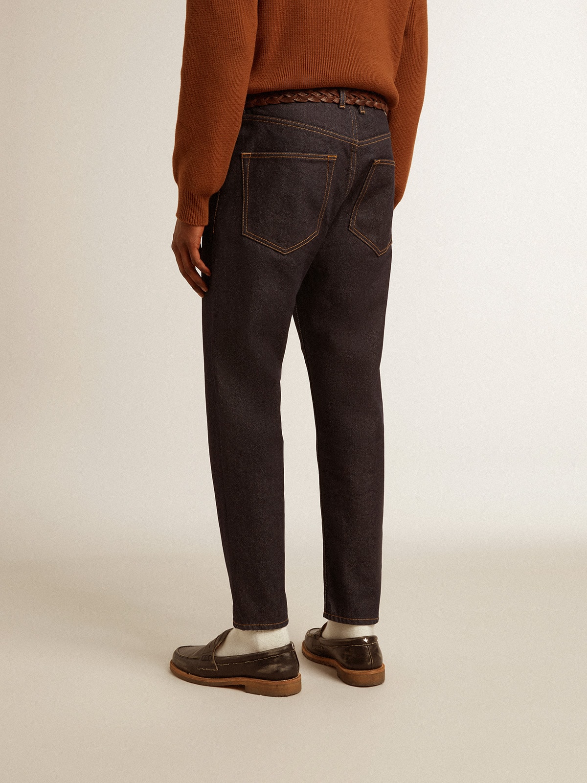 Men’s dark blue jeans in one-wash denim