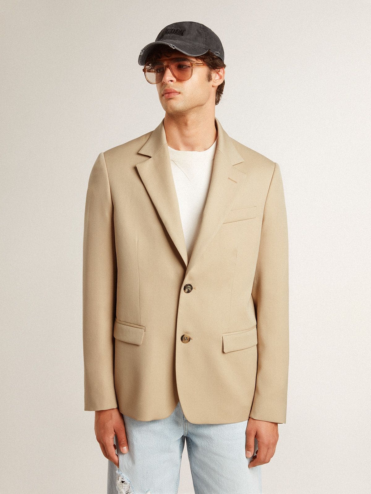 Single-breasted blazer in sand with horn buttons