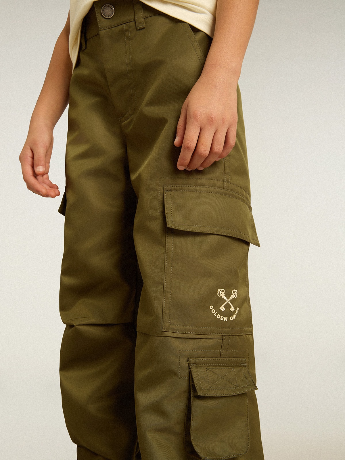 Kids cargo pants in military green