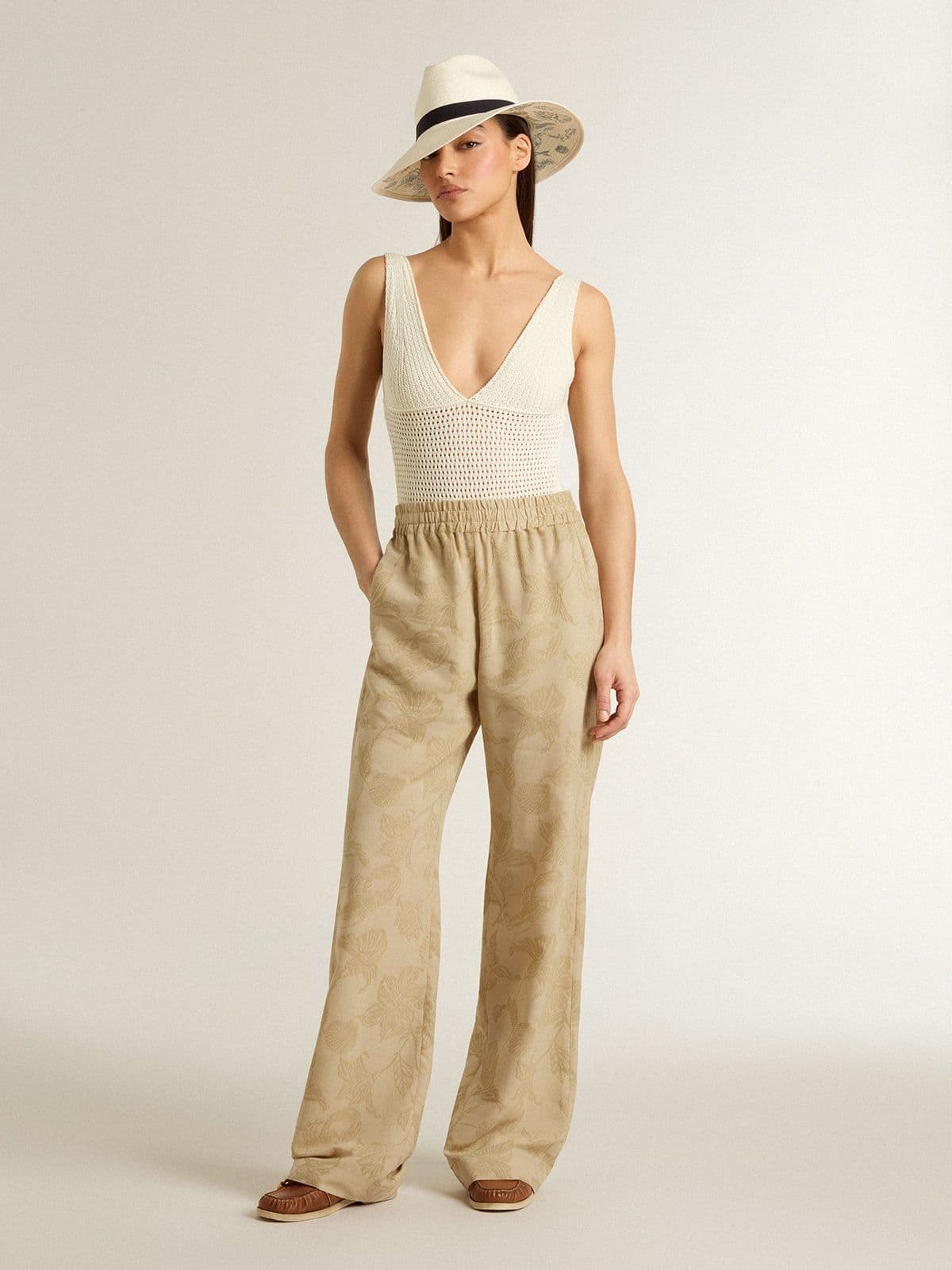 Women's pajama pants in beige jacquard with floral pattern