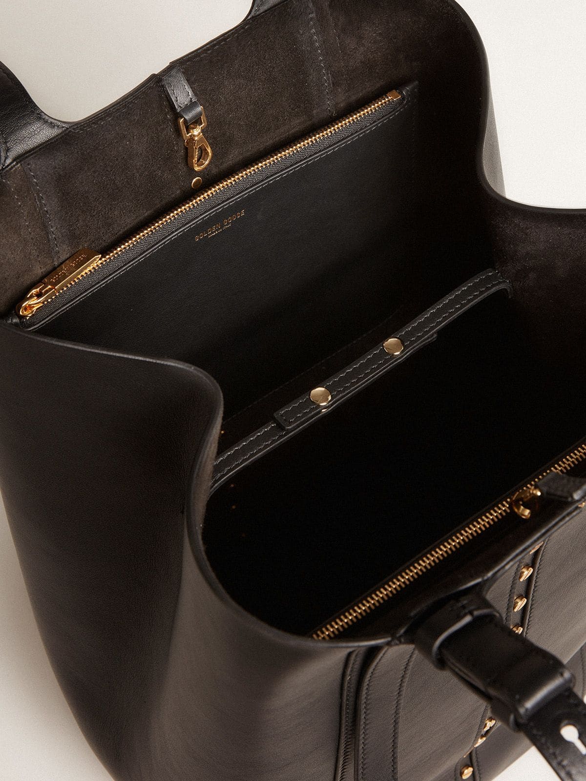 24/7 Bag North South in black leather with adjustable handles