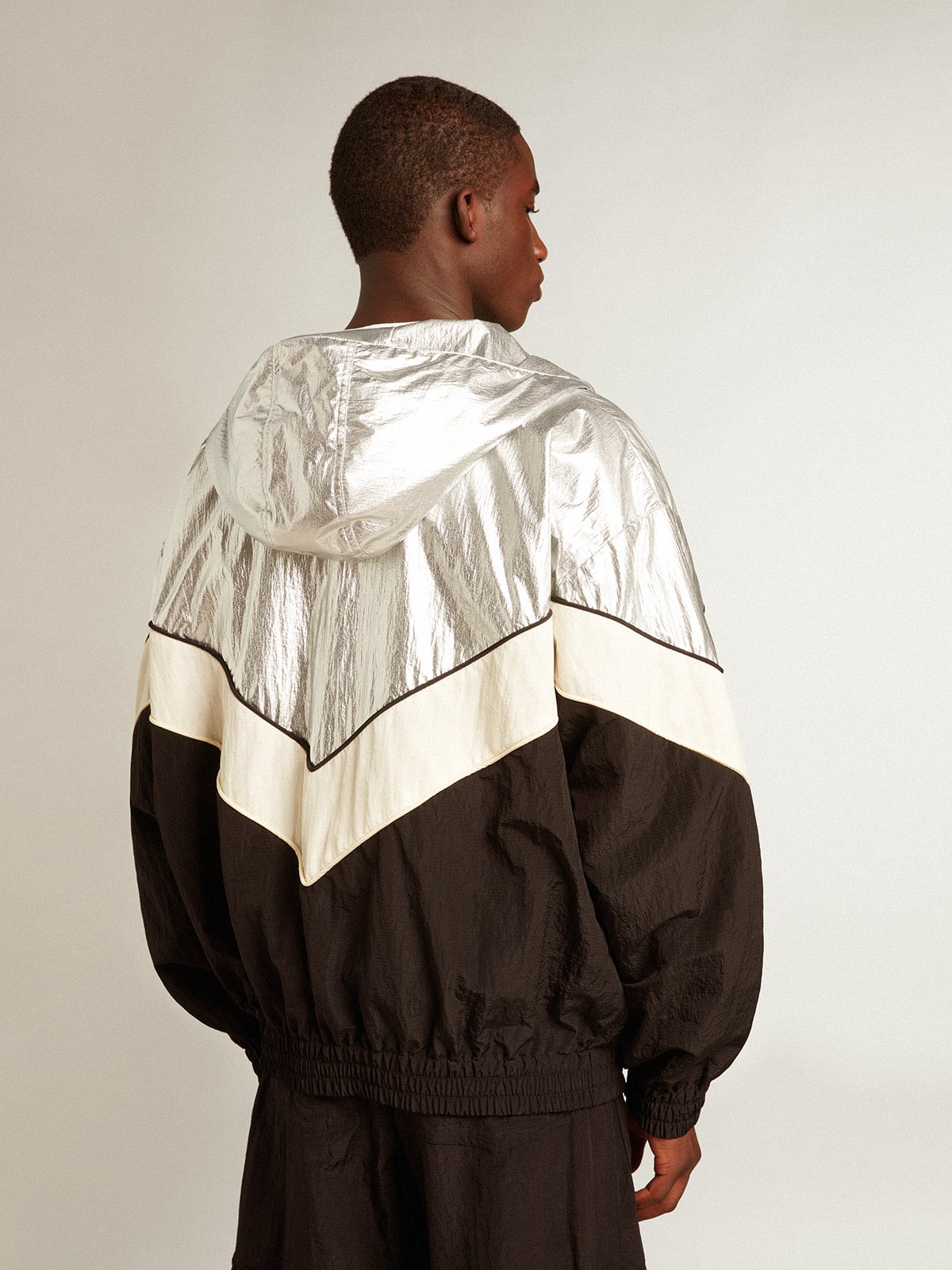 Men's windcheater in silver and black technical fabric