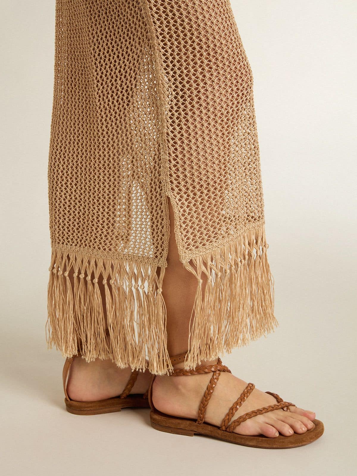 Women's sleeveless midi dress in beige crochet with fringes