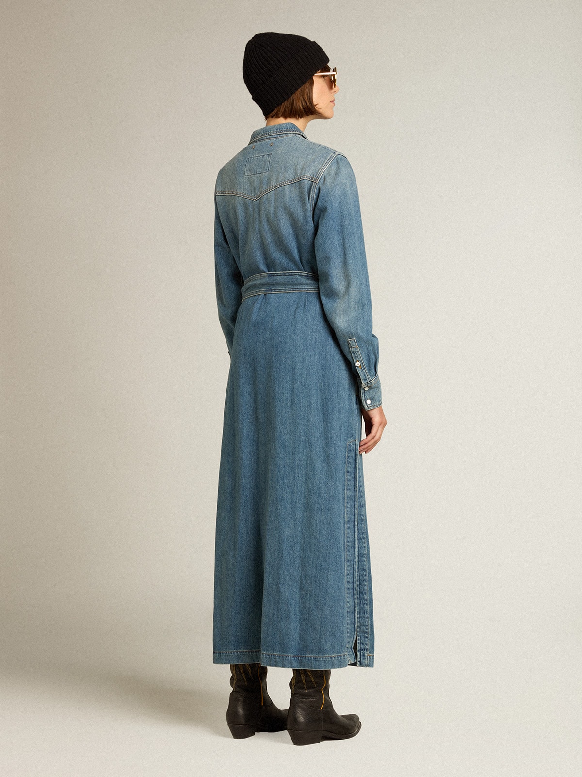 Women's shirt dress in denim with belt