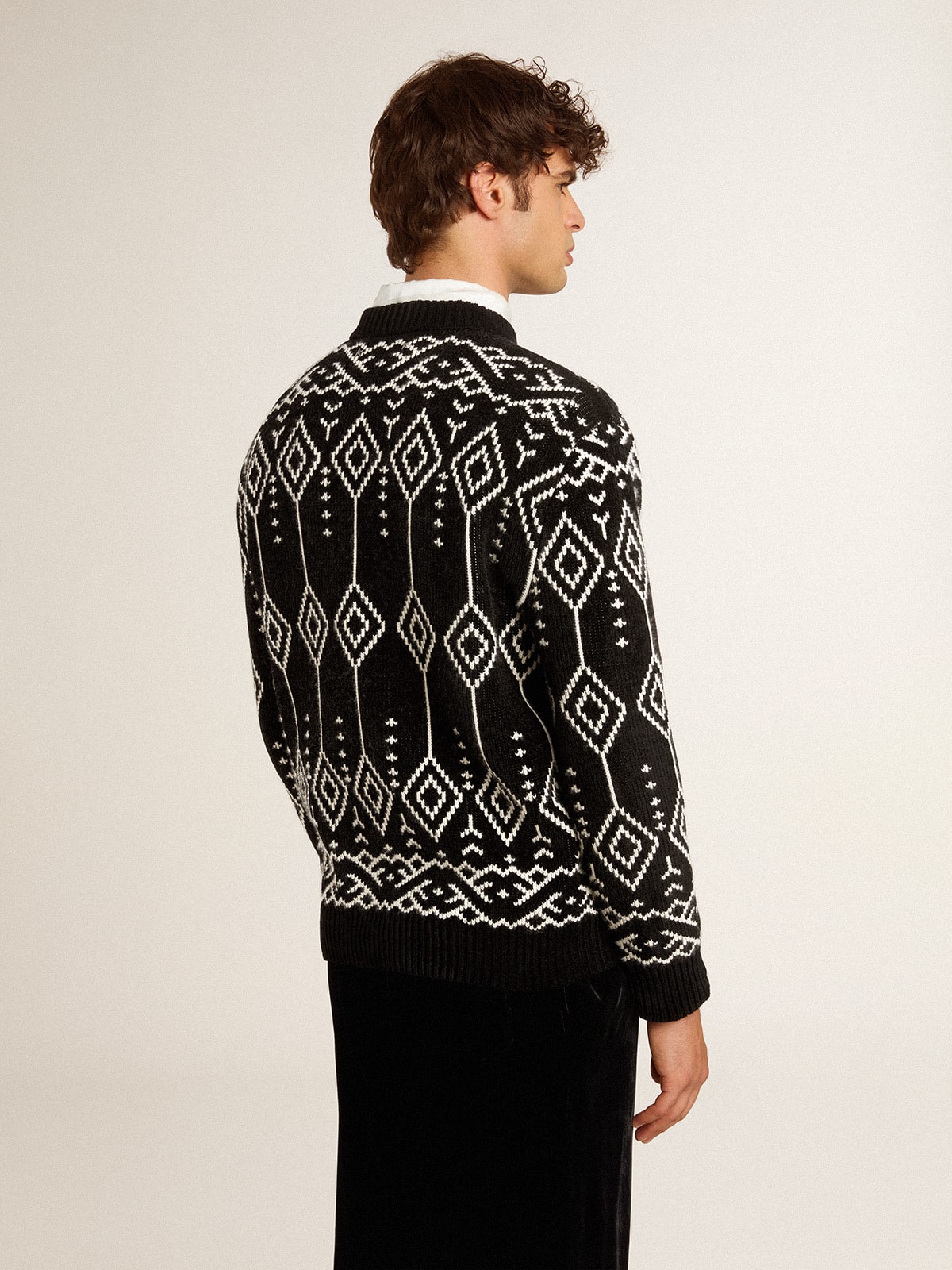 Men’s crew neck wool blend sweater with jacquard argyle design