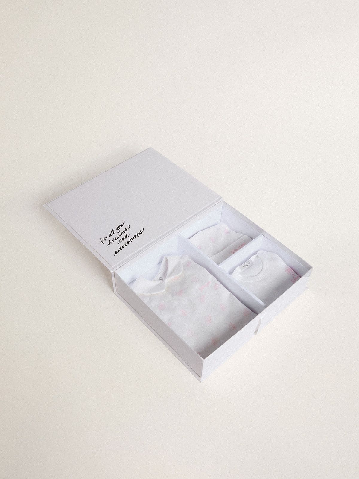 Baby gift set in white with pink palm print