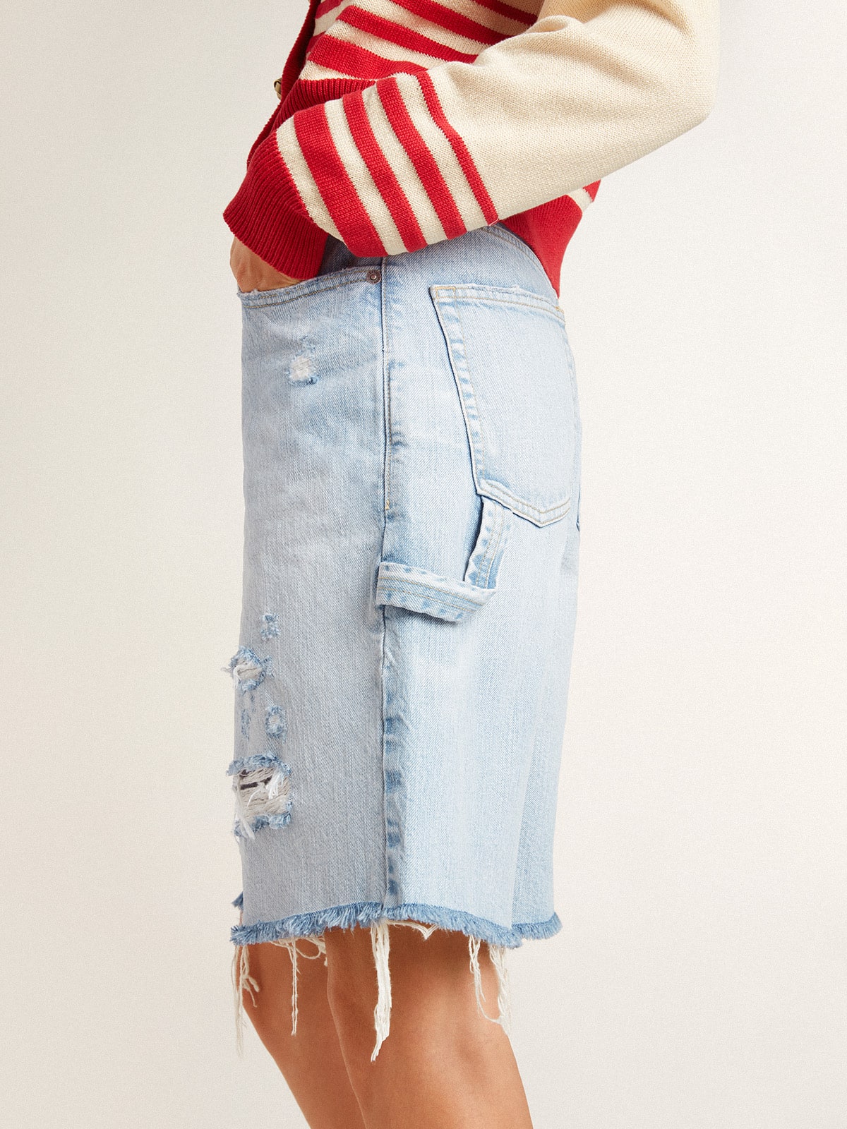 Women's Bermuda shorts in lived-in effect denim