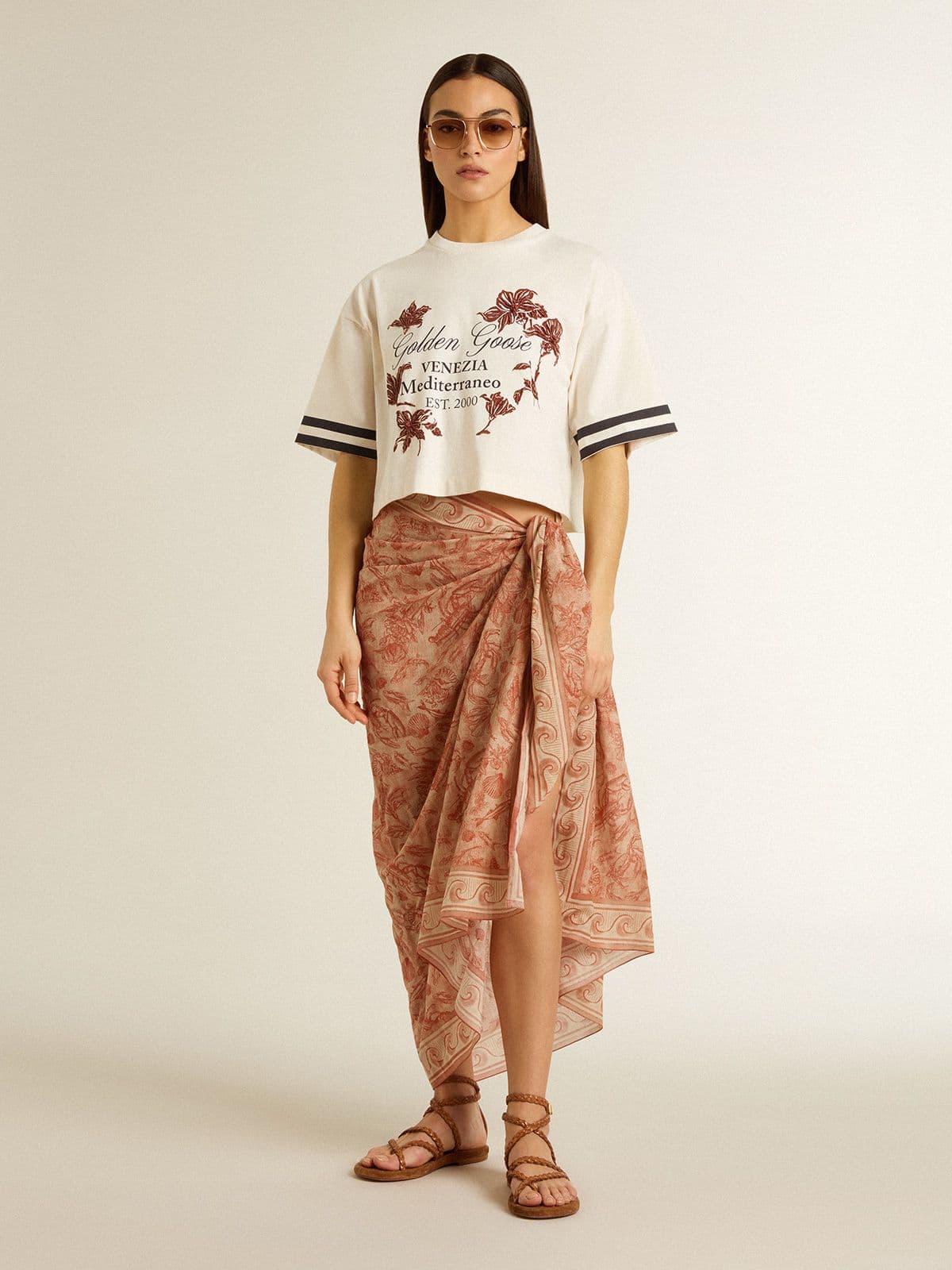 Sarong in cotton voile with all-over print in white and brick red
