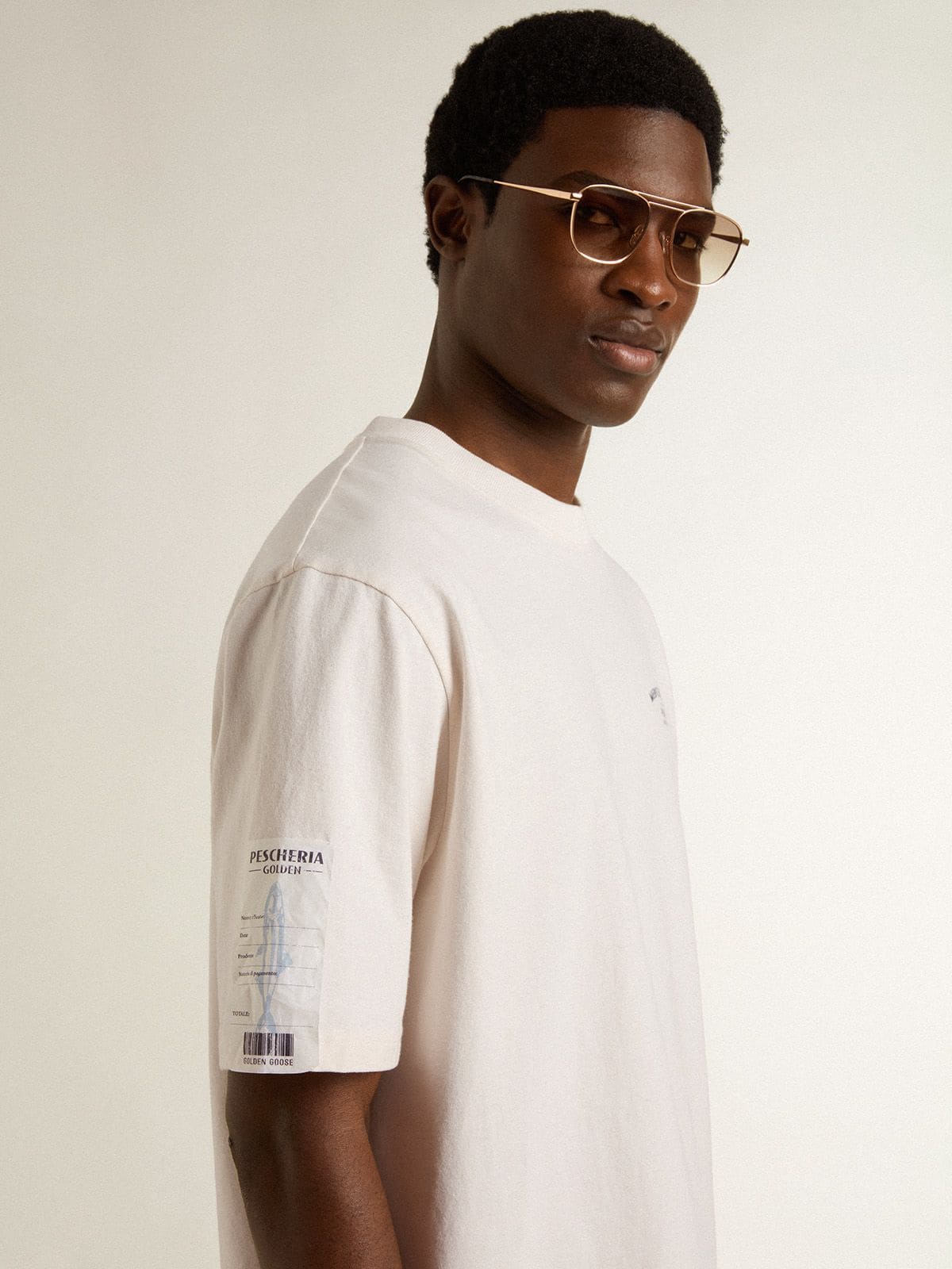 White unisex T-shirt with Mediterranean print and Pescheria Golden patch on the sleeve