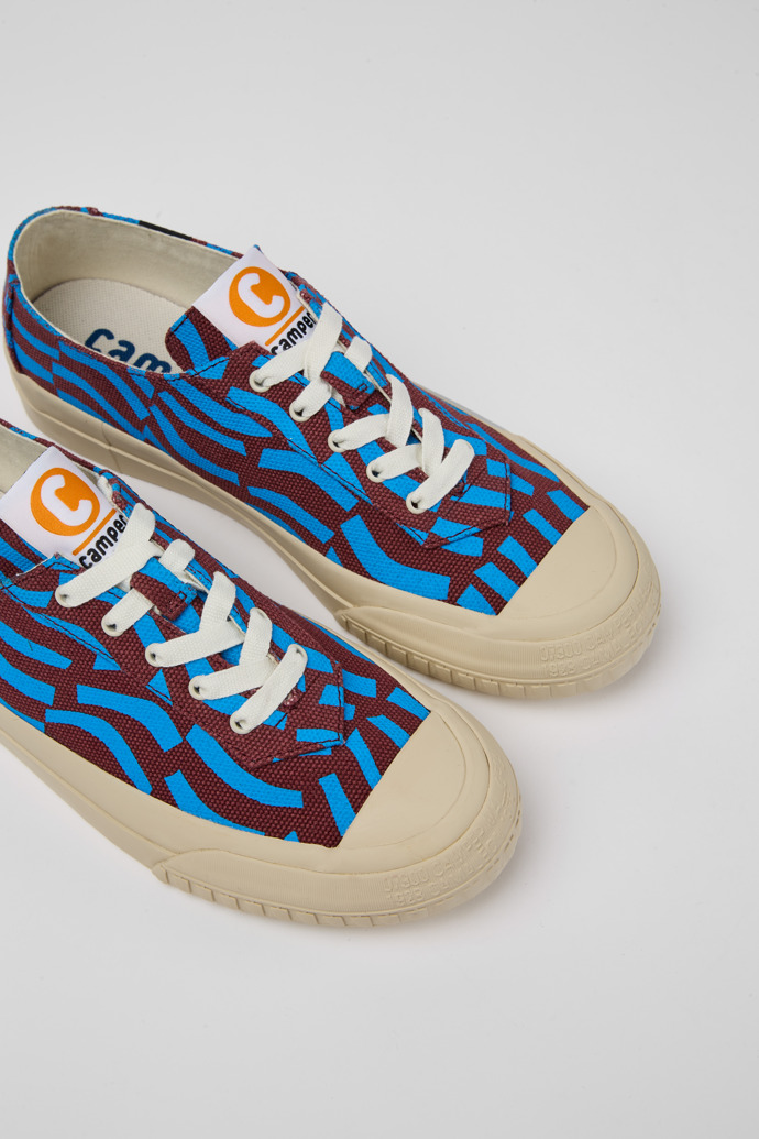 Camaleon Blue and burgundy sneakers for women