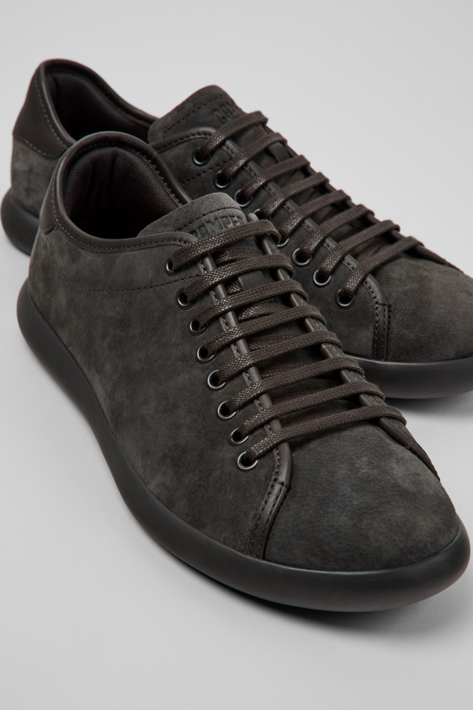Pelotas Soller Gray Nubuck and Leather Sneakers for Men.