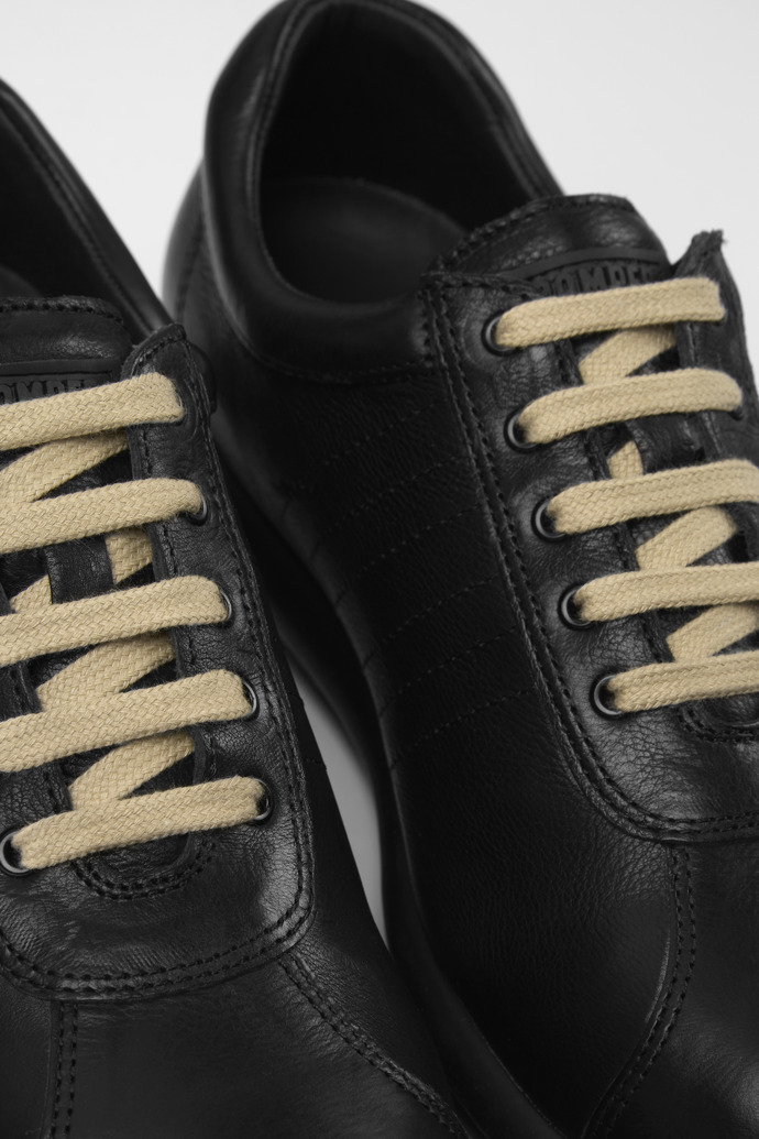 Pelotas Iconic black shoe for women