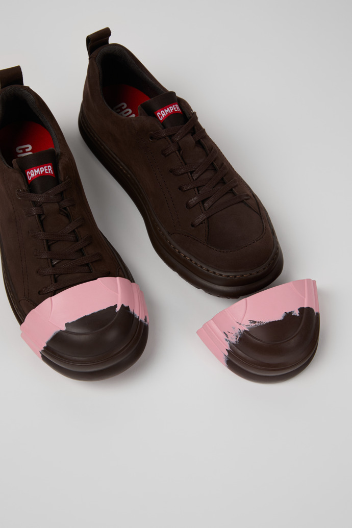 Junction Runner Toe Caps Brown, pink rubber toe caps.