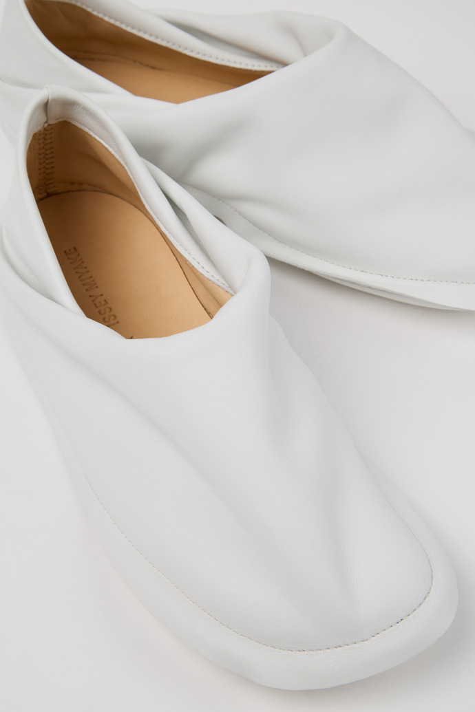 Camper x ISSEY MIYAKE - Peu Form White Leather Shoes for Women.