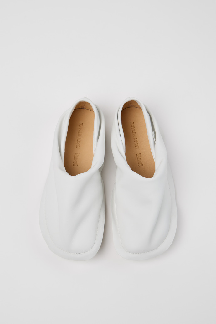 Camper x ISSEY MIYAKE - Peu Form White Leather Shoes for Women.
