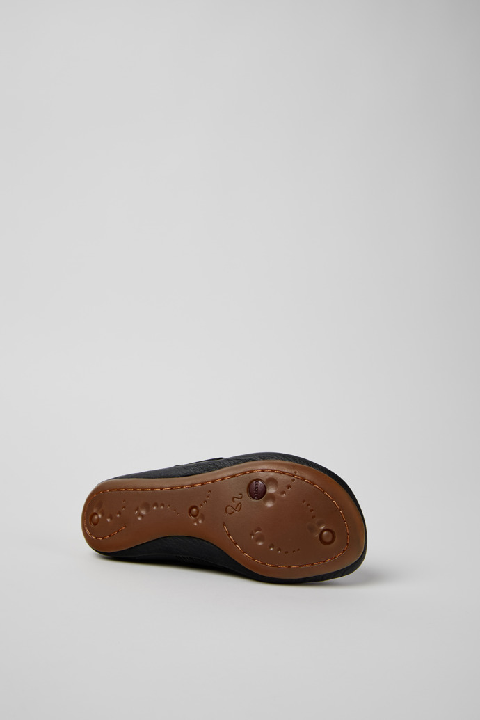 RIGHT Black Leather Ballerinas for Kids.