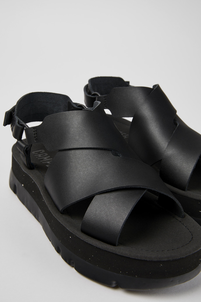 Oruga Up Black leather sandals for women