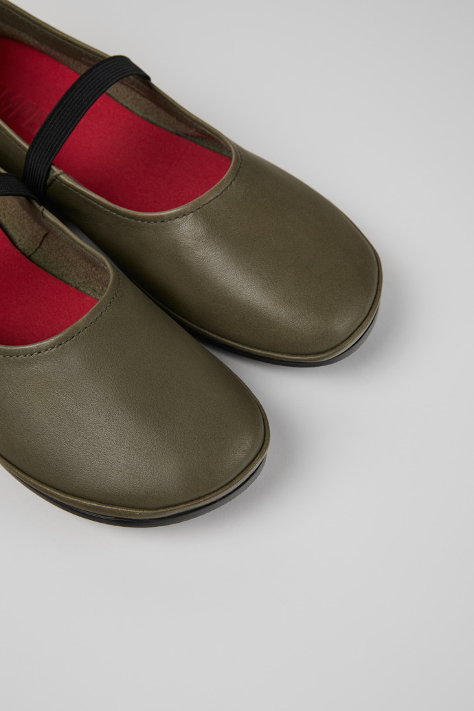 Right Green Leather Women's Shoes.